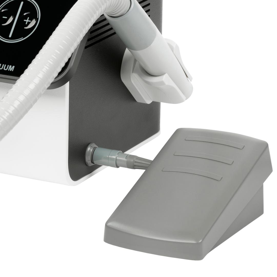 O MasterVac está equipado com um pedal para controle de velocidade que permite ao utilizador controlar a velocidade do punho com o pé. Esta forma de trabalhar significa conforto e segurança para o utilizador.